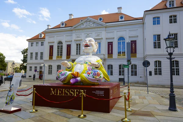 A huge mascot in Dresden — Stockfoto