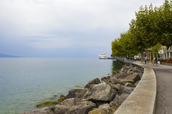 Modernes Schiff namens lausanne, vevey — Stockfoto