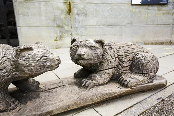 Wooden sculptures of bears in Bern — 스톡 사진