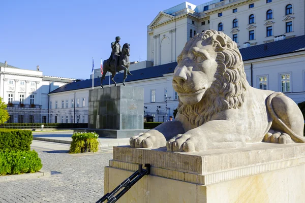 Lion and Prince Jozef Poniatowski statue — Stock Photo, Image