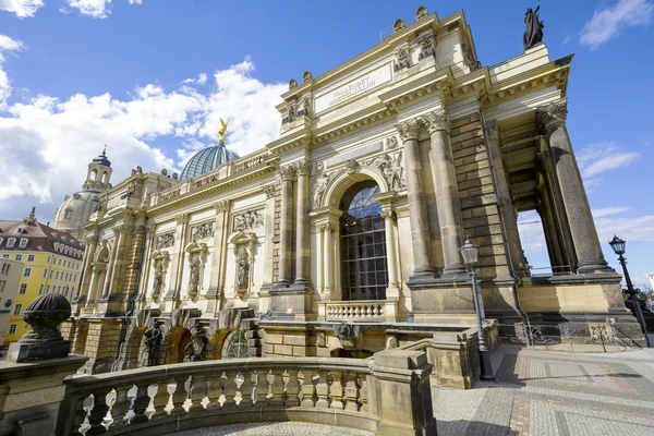 Dresde, Academia de Bellas Artes, vista lateral — Foto de Stock