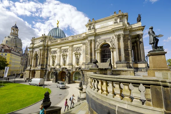 Вид збоку від Академії витончених мистецтв, Дрезден — стокове фото