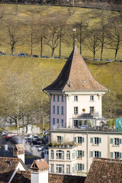 House visible from Nydeggbruecke Bridge in Bern — Stock Photo, Image