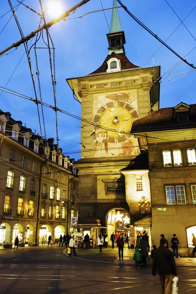 Věž s hodinami v Bernu, noční pohled — Stock fotografie