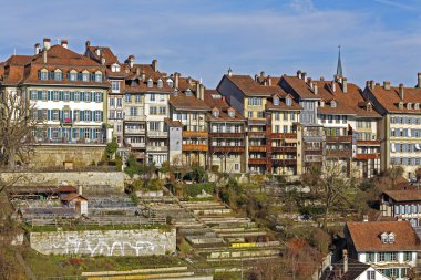 Bern, İsviçre'nin şehir merkezinde Townhouses 