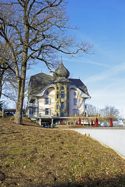 Das über dem gurtenpark thronende gebäude, bern — Stockfoto