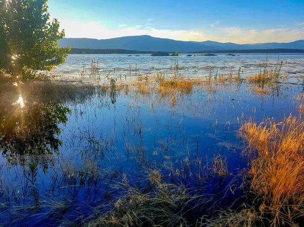 Piękne Naturalne Jezioro Zachodzie Słońca — Zdjęcie stockowe