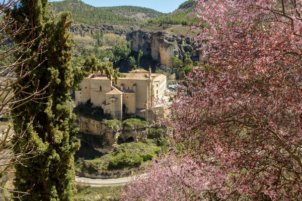 スペイン クエンカの古い修復された修道院 — ストック写真