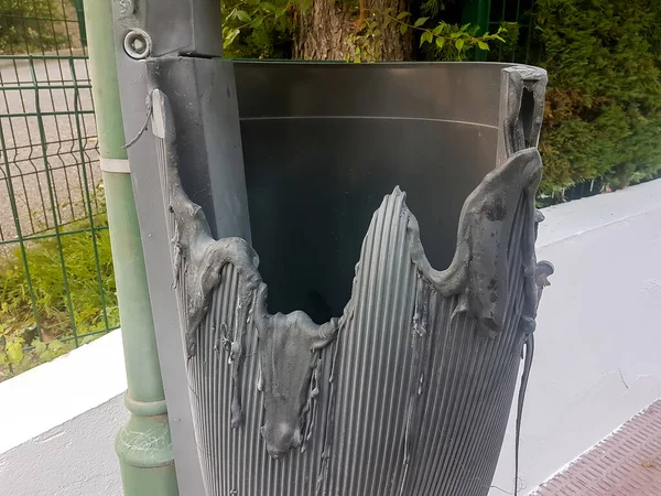 Plastikbehälter Durch Vandalismus Verbrannt — Stockfoto