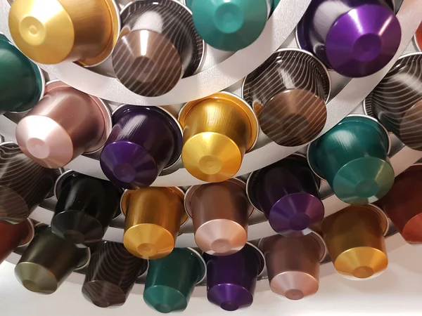Современные Кофейные Капсулы Разных Цветов — стоковое фото