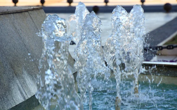 Wasserstrahl Aus Einem Brunnen — Stockfoto