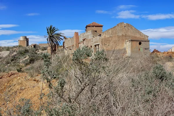 Старе село знищене в руїнах і покинуте бомбами війни — стокове фото
