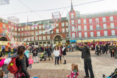 Madrid, İspanya - 18 Aralık: Ünlü Noel pazarı mağazası tam