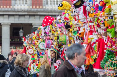 Madrid, İspanya - 18 Aralık: Ünlü Noel pazarı mağazası tam