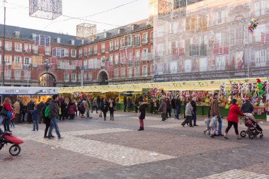Madrid, İspanya - 18 Aralık: Ünlü Noel pazarı mağazası tam