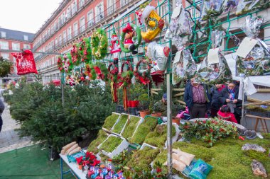 Madrid, İspanya - 18 Aralık: Ünlü Noel pazarı mağazası tam