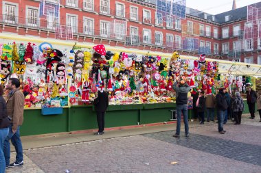 Madrid, İspanya - 18 Aralık: Ünlü Noel pazarı mağazası tam