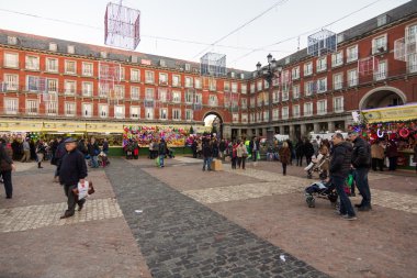 Madrid, İspanya - 18 Aralık: Ünlü Noel pazarı mağazası tam