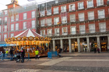 Madrid, İspanya - 18 Aralık: Ünlü Noel pazarı mağazası tam