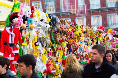 Madrid, İspanya - 18 Aralık: Ünlü Noel pazarı mağazası tam