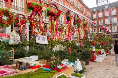 Madrid, İspanya - 18 Aralık: Ünlü Noel pazarı mağazası tam