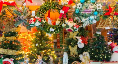 Madrid, İspanya - 18 Aralık: Ünlü Noel pazarı mağazası tam