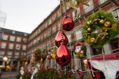 Madrid, İspanya - 18 Aralık: Ünlü Noel pazarı mağazası tam