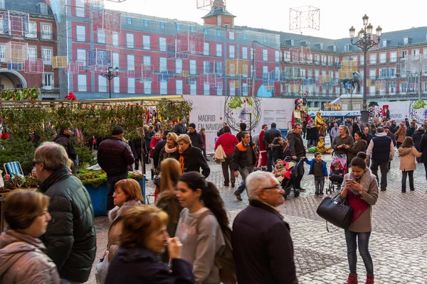 Madrid, Spanien - 18 December: Berömda Julmarknad full av butik — Stockfoto