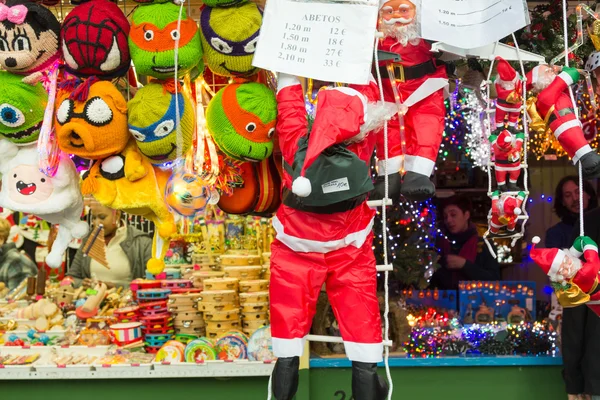 Madrid, İspanya - 18 Aralık: Ünlü Noel pazarı mağazası tam — Stok fotoğraf