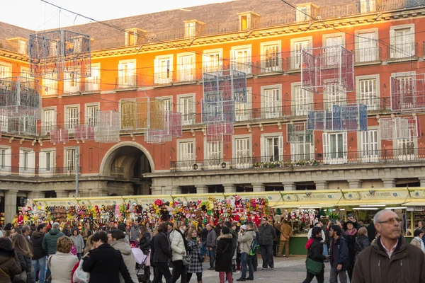 Madrid, Španělsko - 18. prosince: Slavné vánoční trh plný obchod — Stock fotografie