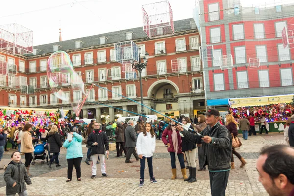 Madrid, Spanien - 18 December: Berömda Julmarknad full av butik — Stockfoto