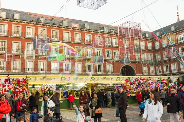Madrid, Spanien - 18 December: Berömda Julmarknad full av butik — Stockfoto