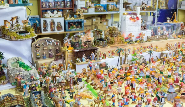 Madrid, Spanje - 18 December: Beroemde Christmas markt vol van winkel — Stockfoto