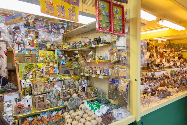 MADRID,SPAIN - DECEMBER 18: Famous Christmas market full of shop — Stock Photo, Image