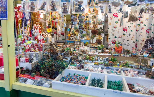 Madrid, İspanya - 18 Aralık: Ünlü Noel pazarı mağazası tam — Stok fotoğraf
