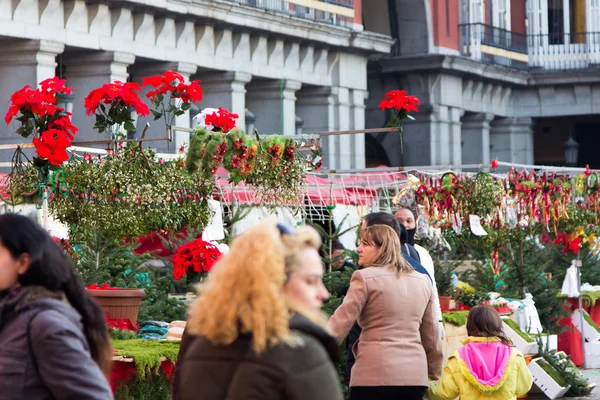 Madrid, İspanya - 18 Aralık: Ünlü Noel pazarı mağazası tam — Stok fotoğraf