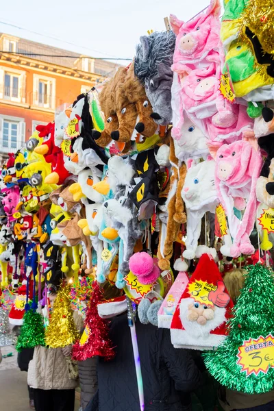 MADRID, ESPANHA - 18 DE DEZEMBRO: Famoso mercado de Natal cheio de lojas — Fotografia de Stock