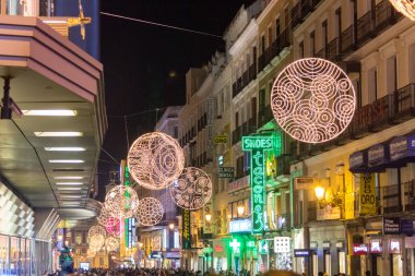 Madrid, İspanya - 18 Aralık: Madrid sokaklarında doldurulur zekâ