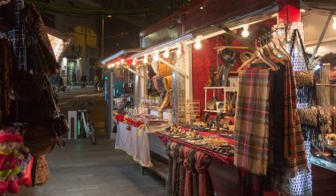 Madrid, İspanya - 18 Aralık: öğelerini Ch, her türlü satış