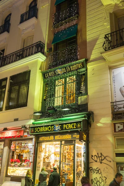 MADRID, ESPAÑA - 18 DE DICIEMBRE: Las calles de Madrid están llenas de ingenio — Foto de Stock