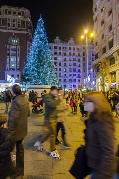 MADRID, ESPANJA - JOULUKUU 18: Madridin kadut ovat täynnä älyä — kuvapankkivalokuva