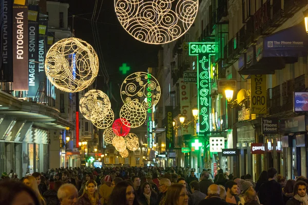 Madrid, Spanje - 18 December: Zijn de straten van Madrid gevuld wit — Stockfoto