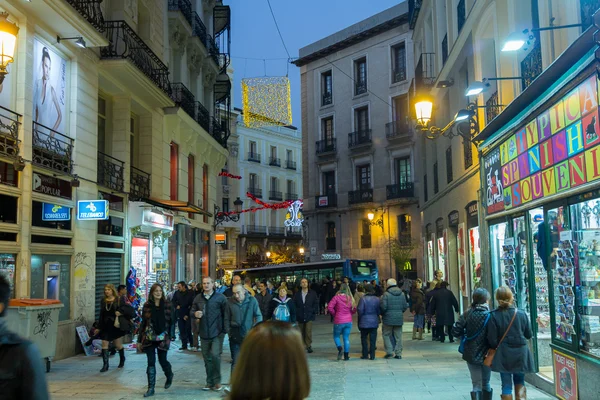 Madrid, Spanje - 18 December: Zijn de straten van Madrid gevuld wit — Stockfoto