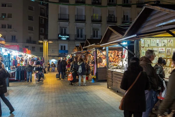 Madrid, Španělsko - 18. prosince: prodej všech druhů zboží na Ch — Stock fotografie