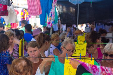 Murcia, İspanya 23 Ağustos 2014: Market Street tipik kalabalık toplamı