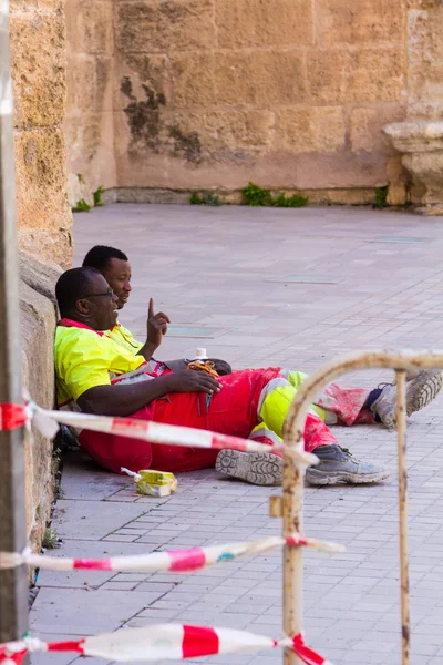 Almería, España Septiembre 1, 2014: Mantenimiento de las calles de los trabajadores, li — Foto de Stock