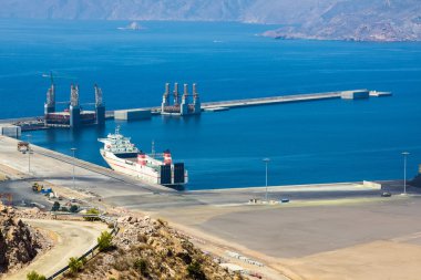 büyük gemi kargo liman