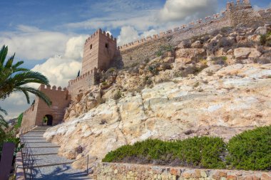 La Alcazaba ve duvarları Cerro de San Cristobal, Almeria Spa