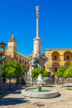 Dekoratif fıskiyede küçük şehir, Cordoba, İspanya