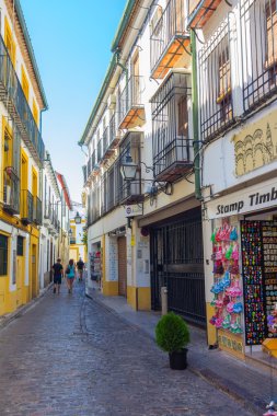 Tipik güzel temiz şehir sokaklarını Cordoba, İspanya